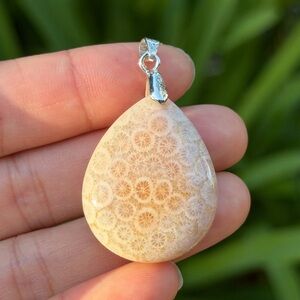 Sterling silver 925 stamped dainty coral jade pendant 0627